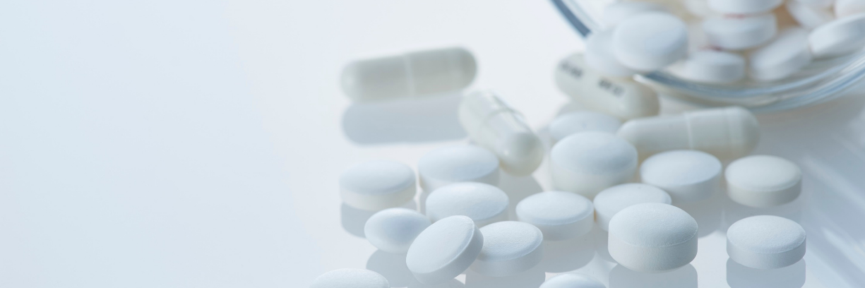 Titanium Dioxide dạng bột trắng dùng làm tá dược trong bao phim